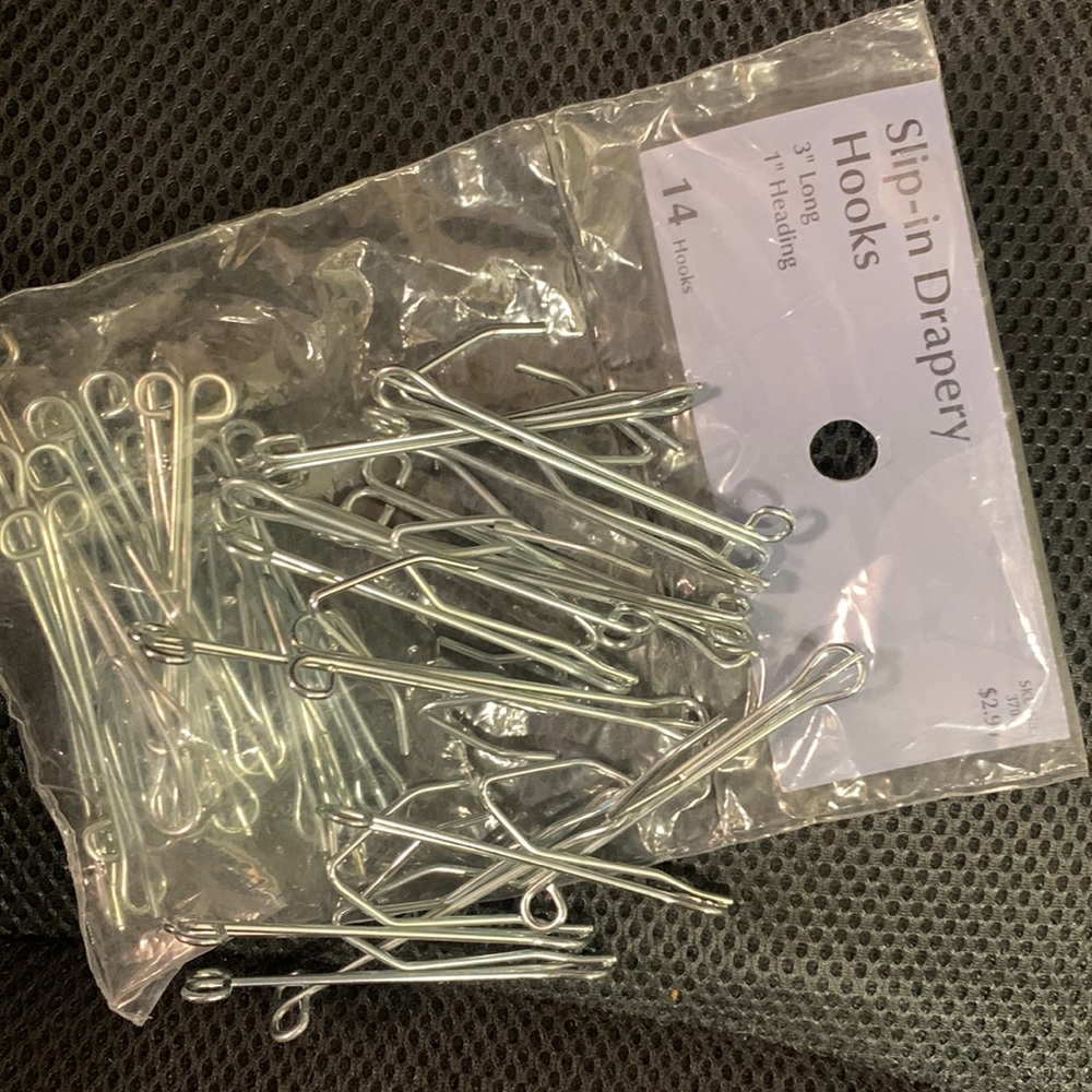 Drapery hooks